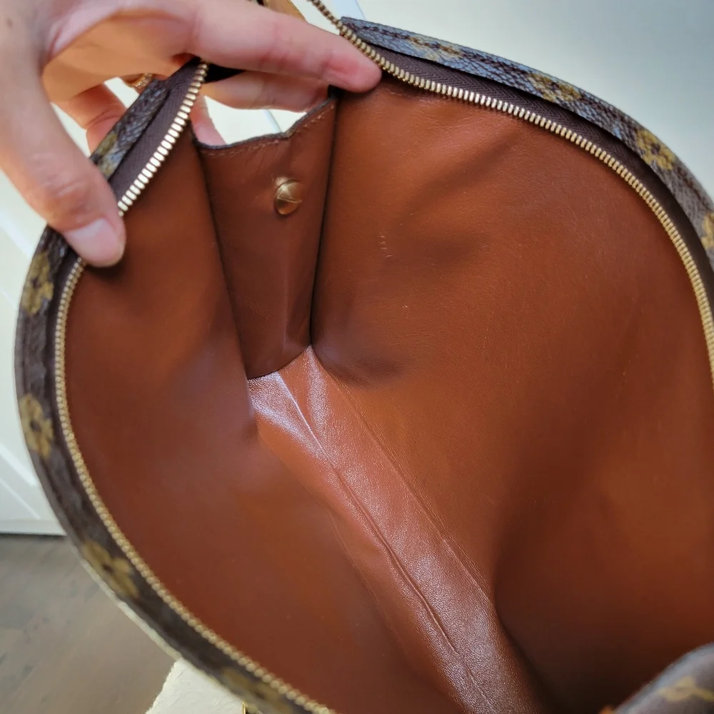 Louis Vuitton Monogram Toiletry 26 -  Clutch Chain Shoulder Bag Crossbody